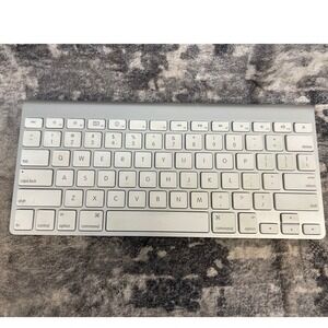 Apple Wireless Keyboard A1314 Silver Bluetooth Compact Mac Accessory